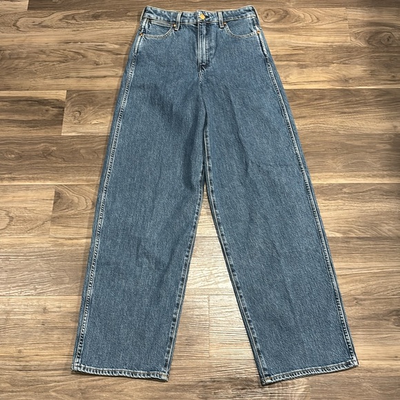 **NWT** Wrangler High Rise Barrel Jean - Picture 5 of 10